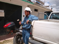 San Cristóbal de las Casas. 20 de agosto. Un trabajador de la CFE fue retenido por varias horas por los pobladores de la colonia San Juan de los Lagos cuando este intentaba cambiar un medidor por un aparato de prepago a pesar de que los vecinos han coloca San Cristóbal de las Casas. 20 de agosto. Un trabajador de la CFE fue retenido por varias horas por los pobladores de la colonia San Juan de los Lagos cuando este intentaba cambiar un medidor por un aparato de prepago a pesar de que los vecinos han coloca