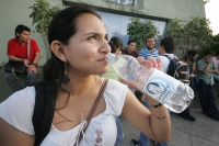 Jóvenes universitarios esperaron  a los anónimos organizadores de la Megamarcha en contra del Chunko