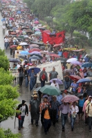 Jueves 24 de octubre del 2013. Tuxtla Gutiérrez. Este medio día da inicio la mega marcha magisterial desde el crucero de la Pochota hacia el centro de esta ciudad.