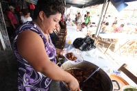 Sábado 5 de mayo del 2012. Con una modesta fiesta, los locatarios del mercado 5 de Mayo celebran este día.
