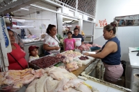 Domingo 22 de marzo del 2020. Tuxtla Gutiérrez. Los comerciantes de los mercados públicos de la ciudad mantienen la venta de sus productos a pesar de la baja asistencia de sus visitantes durante esta temporada de contingencia por el Covid-19