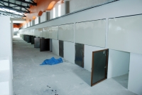 Miércoles 15 de diciembre. San Cristóbal de las Casas. Locatarios se inconforman con las obras de los puestos del nuevo mercado de San Cristóbal de las Casas, los cuales no presentan la estructura necesaria para la venta y atención a los clientes por lo q