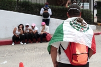 Lunes 27 de abril del 2020. Tuxtla Gutiérrez. Meseros y trabajadores de restoranes protestan este medio día en la plaza central de la ciudad pidiendo que se les ayude con los recursos económicos de ayuda durante esta contingencia del Coronavirus.