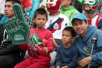Domingo 17 de junio del 2018. San Cristóbal de las Casas. Los aficionados al fut bol se reúnen en la plaza del atrio de la Catedral de San Cristóbal donde disfrutan del partido entre México y Alemania