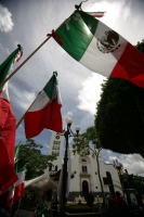 Martes 31 de agosto. La ciudad de Tuxtla continua vistiéndose con los colores patrios al empezar a acercarse las fechas conmemorativas de septiembre.