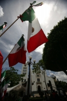Martes 31 de agosto. La ciudad de Tuxtla continua vistiéndose con los colores patrios al empezar a acercarse las fechas conmemorativas de septiembre.