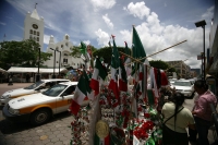Martes 31 de agosto. La ciudad de Tuxtla continua vistiéndose con los colores patrios al empezar a acercarse las fechas conmemorativas de septiembre.