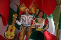 Martes 31 de agosto. La ciudad de Tuxtla continua vistiéndose con los colores patrios al empezar a acercarse las fechas conmemorativas de septiembre.