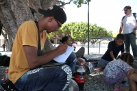 20230627. Tuxtla. Migrantes Venezolanos pernoctan en el Parque del 5 de Mayo.