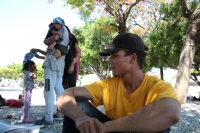 20230627. Tuxtla. Migrantes Venezolanos pernoctan en el Parque del 5 de Mayo.