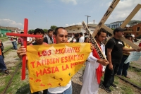 Jueves 21 de abril. Arriaga. Por segundo dÃa continua el Viacrucis organizado por organizaciones de ayuda a migrantes en las vÃas del tren en la ciudad de Arriaga, Chiapas. Esta representación de la Pasión de Cristo inicio el dÃa de ayer en Tecun Uman, Gu Jueves 21 de abril. Arriaga. Por segundo dÃa continua el Viacrucis organizado por organizaciones de ayuda a migrantes en las vÃas del tren en la ciudad de Arriaga, Chiapas. Esta representación de la Pasión de Cristo inicio el dÃa de ayer en Tecun Uman, Gu