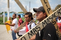 Jueves 21 de abril. Arriaga. Por segundo dÃa continua el Viacrucis organizado por organizaciones de ayuda a migrantes en las vÃas del tren en la ciudad de Arriaga, Chiapas. Esta representación de la Pasión de Cristo inicio el dÃa de ayer en Tecun Uman, Gu Jueves 21 de abril. Arriaga. Por segundo dÃa continua el Viacrucis organizado por organizaciones de ayuda a migrantes en las vÃas del tren en la ciudad de Arriaga, Chiapas. Esta representación de la Pasión de Cristo inicio el dÃa de ayer en Tecun Uman, Gu