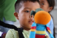 20220324. Tuxtla G. NiÃ±os migrantes descanzan en la ciudad en un albergue AC