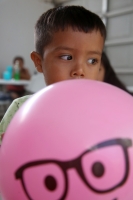 20220324. Tuxtla G. NiÃ±os migrantes descanzan en la ciudad en un albergue AC