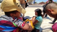 20230331. BerriozÃ¡bal. Migrantes se desvanecen por el intenso calor al huir esta maÃ±ana del albergue temporal del INM en la ciudad de BerriozÃ¡bal.