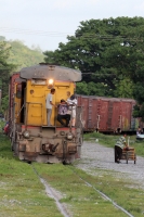 Martes 23 de julio del 2013. Arriaga, Chiapas. La víspera de este día, jóvenes centroamericanos corren sobre las vías del tren para alcanzar los vagones que los llevara a continuar su tránsito hacia la frontera norte.