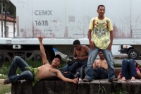 Viernes 13 de julio del 2012. Arriaga, Chiapas. La pausa del tiempo rompe su melancolÃa en los poblados cercanos a Arriaga, el cual despierta de su letargo provinciano cada vez que se corre el rumor de la llegada del Tren mientras que los migrantes salen  Viernes 13 de julio del 2012. Arriaga, Chiapas. La pausa del tiempo rompe su melancolÃa en los poblados cercanos a Arriaga, el cual despierta de su letargo provinciano cada vez que se corre el rumor de la llegada del Tren mientras que los migrantes salen