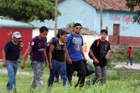 Viernes 13 de julio del 2012. Arriaga, Chiapas. La pausa del tiempo rompe su melancolía en los poblados cercanos a Arriaga, el cual despierta de su letargo provinciano cada vez que se corre el rumor de la llegada del Tren mientras que los migrantes salen 
