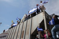 La Caravana Paso a Paso para la Paz, formada por familiares de migrantes en transito a los EEUU llegan esta mañana a la ciudad de Arriaga donde visitan la estación ferrea donde el parte el tren de carga hacia Ixtepec en Oaxaca y al panteón municipal donde
