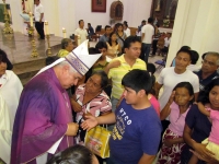 Domingo 10 de abril. Monseñor rogelio Cabrera durante su homilia de esta domingo.