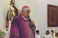 Domingo 10 de abril. Monseñor rogelio Cabrera durante su homilia de esta domingo.