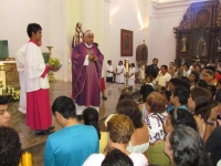 Domingo 10 de abril. Monseñor rogelio Cabrera durante su homilia de esta domingo.
