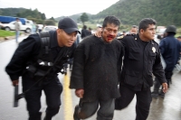 Martes 31 de Agosto. Mitziton. Los enfrentamientos entre los grupos tradicionalistas y evangélicos en la comunidad tsotsil Mitziton ubicada en las cercanías de la ciudad de San Cristóbal de las Casas deja un saldo de varias personas golpeadas y retenidos 