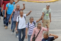 Domingo primero de septiembre del 2013. Tuxtla Gutiérrez. Maestros, padres de familia, alumnos y organizaciones sociales marchan en contra de las reformas del estado mexicano.