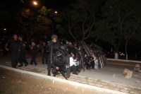 Sábado 29 de junio del 2013. Tuxtla Gutiérrez, Chiapas. Policía se enfrenta con el bloque magisterial.