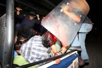 Sábado 29 de junio del 2013. Tuxtla Gutiérrez, Chiapas. Policía se enfrenta con el bloque magisterial.