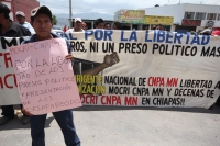 Martes 10 de julio del 2012. Tuxtla Gutiérrez, Chiapas. IndÃgenas de varias comunidades de los altos de Chiapas se manifiestan en las instalaciones de la PGR-Chis para exigir que sean retiradas las demandas en contra de varios lÃderes indÃgenas recluidos Martes 10 de julio del 2012. Tuxtla Gutiérrez, Chiapas. IndÃgenas de varias comunidades de los altos de Chiapas se manifiestan en las instalaciones de la PGR-Chis para exigir que sean retiradas las demandas en contra de varios lÃderes indÃgenas recluidos