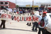 Martes 10 de julio del 2012. Tuxtla Gutiérrez, Chiapas. Indígenas de varias comunidades de los altos de Chiapas se manifiestan en las instalaciones de la PGR-Chis para exigir que sean retiradas las demandas en contra de varios líderes indígenas recluidos 