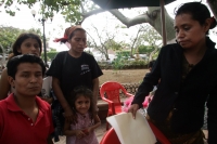 Varias familias de la colonia Emiliano Zapata denuncian este medio día que han sido hostigados por parte de los dirigentes quienes irrumpieron en los domicilios llevándose ropa, electrodomésticos y documentación para obligarlos a abandonar la colonia.