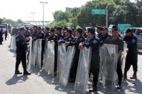 Jueves 31 de octubre del 2013. Chiapa de Corzo. La PFP interviene en la caseta de cobro de la autopista entre San Cristóbal y Tuxtla Gutiérrez, donde un grupo de jóvenes y campesinos mantenían tomadas las instalaciones en pugna con el movimiento magisteri