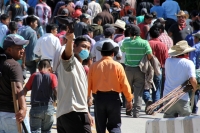 Jueves 31 de octubre del 2013. Chiapa de Corzo. La PFP interviene en la caseta de cobro de la autopista entre San Cristóbal y Tuxtla Gutiérrez, donde un grupo de jóvenes y campesinos mantenían tomadas las instalaciones en pugna con el movimiento magisteri