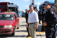Jueves 31 de octubre del 2013. Chiapa de Corzo. La PFP interviene en la caseta de cobro de la autopista entre San Cristóbal y Tuxtla Gutiérrez, donde un grupo de jóvenes y campesinos mantenÃan tomadas las instalaciones en pugna con el movimiento magisteri Jueves 31 de octubre del 2013. Chiapa de Corzo. La PFP interviene en la caseta de cobro de la autopista entre San Cristóbal y Tuxtla Gutiérrez, donde un grupo de jóvenes y campesinos mantenÃan tomadas las instalaciones en pugna con el movimiento magisteri