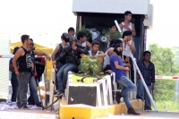 Jueves 31 de octubre del 2013. Chiapa de Corzo. La PFP interviene en la caseta de cobro de la autopista entre San Cristóbal y Tuxtla Gutiérrez, donde un grupo de jóvenes y campesinos mantenían tomadas las instalaciones en pugna con el movimiento magisteri