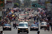 Miércoles 11 de abril del 2012. La MOCRI a la calles con palos y tubos.