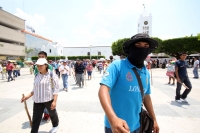Miércoles 11 de abril del 2012. La MOCRI a la calles con palos y tubos.