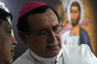 Domingo 9 de febrero del 2014. Tuxtla Gutiérrez. Monseñor Fabio Martínez Castilla. Habla a los medios de comunicación después de pronunciar su homilía de este domingo sobre la caridad y gratitud dentro de la feligresía católica en Chiapas