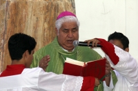 Domingo 17 de junio del 2012. Tuxtla Gutiérrez, Chiapas. Monseñor Rogelio Cabrera  arzobispo de la provincia eclesiástica de Tuxtla Gutiérrez habla durante su homilía sobre la responsabilidad del padre en la educación de la feligresía en Chiapas.