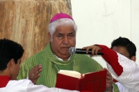 Domingo 17 de junio del 2012. Tuxtla Gutiérrez, Chiapas. Monseñor Rogelio Cabrera  arzobispo de la provincia eclesiástica de Tuxtla Gutiérrez habla durante su homilía sobre la responsabilidad del padre en la educación de la feligresía en Chiapas.