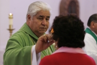 Rogelio Cabrera, arzobispo de Tuxtla Gutiérrez, dedica su mensaje domincal a los comunicadores católicos y comparte unos momentos con los medios de comunicación al celebrar su cumpleaños.