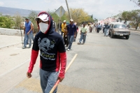 Militantes del MOCRI en Chiapas, marchan por las avenidas de sur de Tuxtla Gutiérrez hasta las instalaciones de la PGR para exigir justicia en el caso de los hechos violentos de la colonia Emiliano Zapata en los meses anteriores.