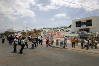 Militantes del MOCRI en Chiapas, marchan por las avenidas de sur de Tuxtla Gutiérrez hasta las instalaciones de la PGR para exigir justicia en el caso de los hechos violentos de la colonia Emiliano Zapata en los meses anteriores. Militantes del MOCRI en Chiapas, marchan por las avenidas de sur de Tuxtla Gutiérrez hasta las instalaciones de la PGR para exigir justicia en el caso de los hechos violentos de la colonia Emiliano Zapata en los meses anteriores.