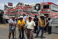 Militantes del MOCRI en Chiapas, marchan por las avenidas de sur de Tuxtla Gutiérrez hasta las instalaciones de la PGR para exigir justicia en el caso de los hechos violentos de la colonia Emiliano Zapata en los meses anteriores.