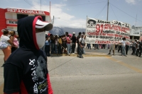 Militantes del MOCRI en Chiapas, marchan por las avenidas de sur de Tuxtla Gutiérrez hasta las instalaciones de la PGR para exigir justicia en el caso de los hechos violentos de la colonia Emiliano Zapata en los meses anteriores.