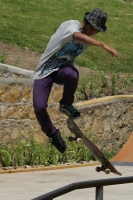 Los jóvenes Skatos disfrutan del nuevo parque Enoc Cancino Casaonda el cual es inaugurado esta mañana en el oriente norte de esta ciudad. Este parque cuenta con varias pistas para practicar jockey sobre ruedas y saltos en rampas donde se realizaran compet Los jóvenes Skatos disfrutan del nuevo parque Enoc Cancino Casaonda el cual es inaugurado esta mañana en el oriente norte de esta ciudad. Este parque cuenta con varias pistas para practicar jockey sobre ruedas y saltos en rampas donde se realizaran compet
