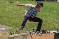Los jóvenes Skatos disfrutan del nuevo parque Enoc Cancino Casaonda el cual es inaugurado esta mañana en el oriente norte de esta ciudad. Este parque cuenta con varias pistas para practicar jockey sobre ruedas y saltos en rampas donde se realizaran compet