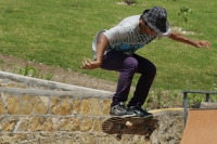 Los jóvenes Skatos disfrutan del nuevo parque Enoc Cancino Casaonda el cual es inaugurado esta mañana en el oriente norte de esta ciudad. Este parque cuenta con varias pistas para practicar jockey sobre ruedas y saltos en rampas donde se realizaran compet